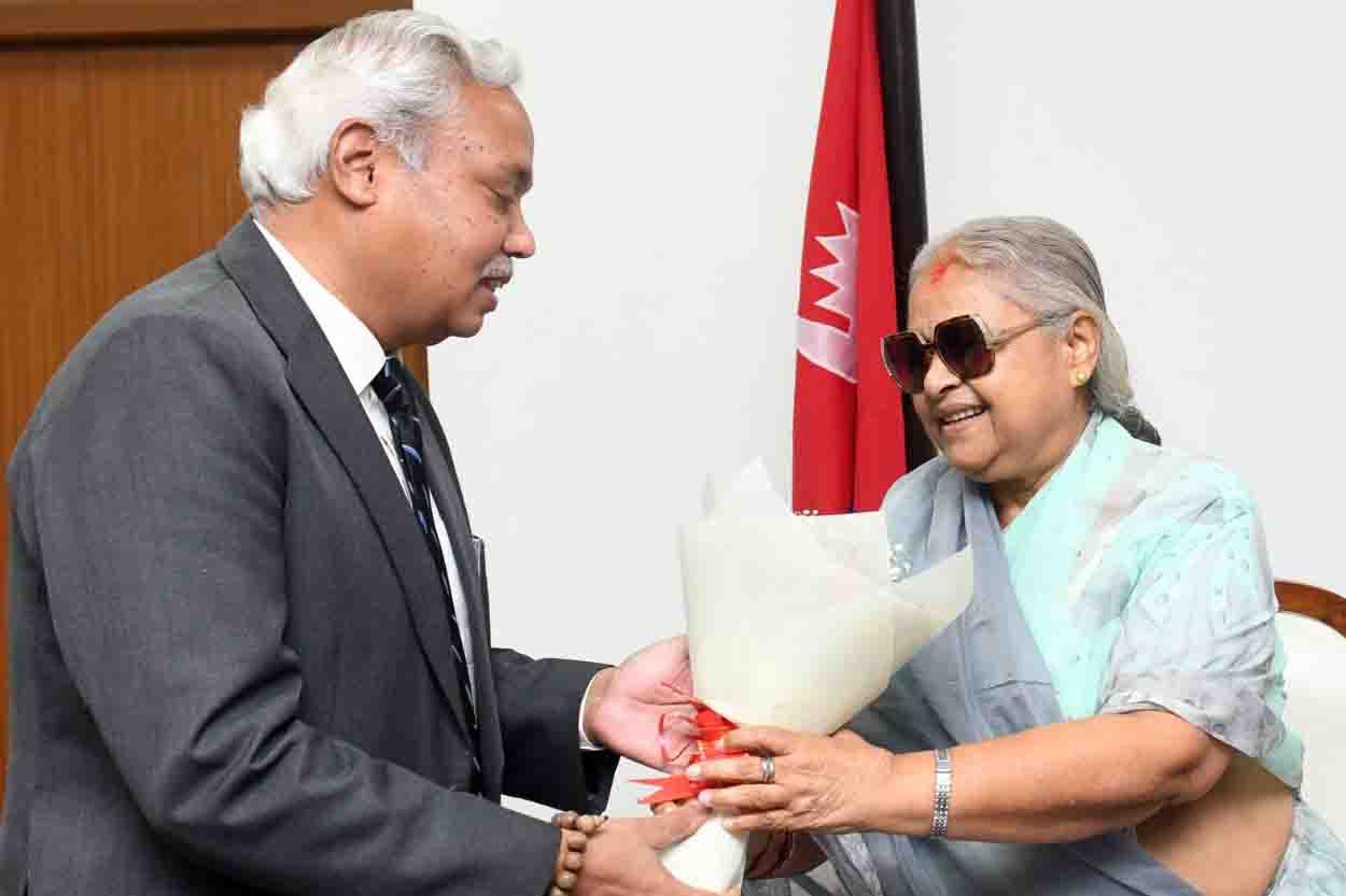 प्रधानमन्त्री कार्कीसँग भारतीय राजदूतको भेट