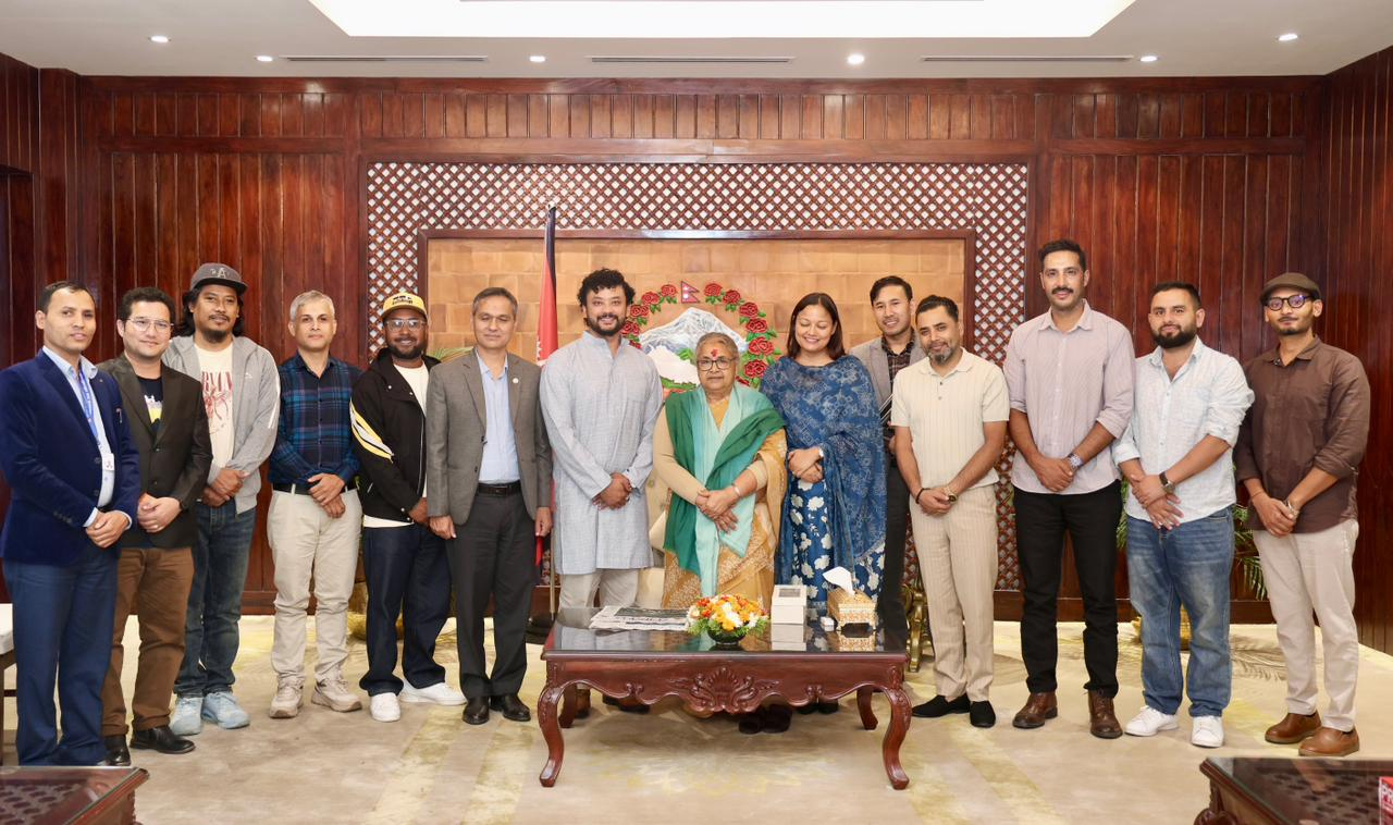 प्रधानमन्त्रीलाई कलाकारहरूको समर्थन,“नडराई अघि बढ्नुहोस्, हामी साथमा छौँ”
