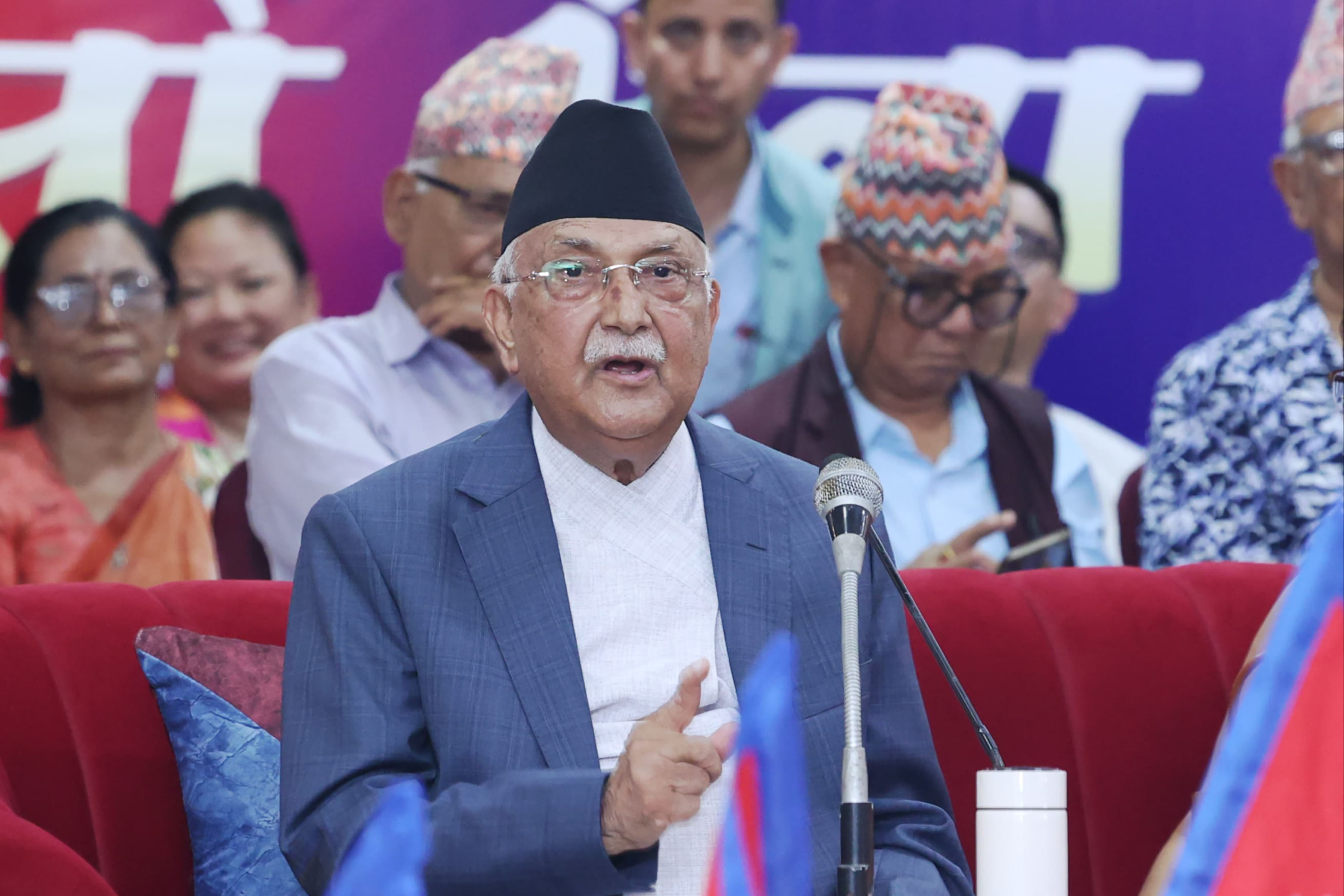 झापाका पार्टी कार्यकर्तामाझ प्रधानमन्त्री : एमालेलाई कसैले पराजित गर्न सक्दैन