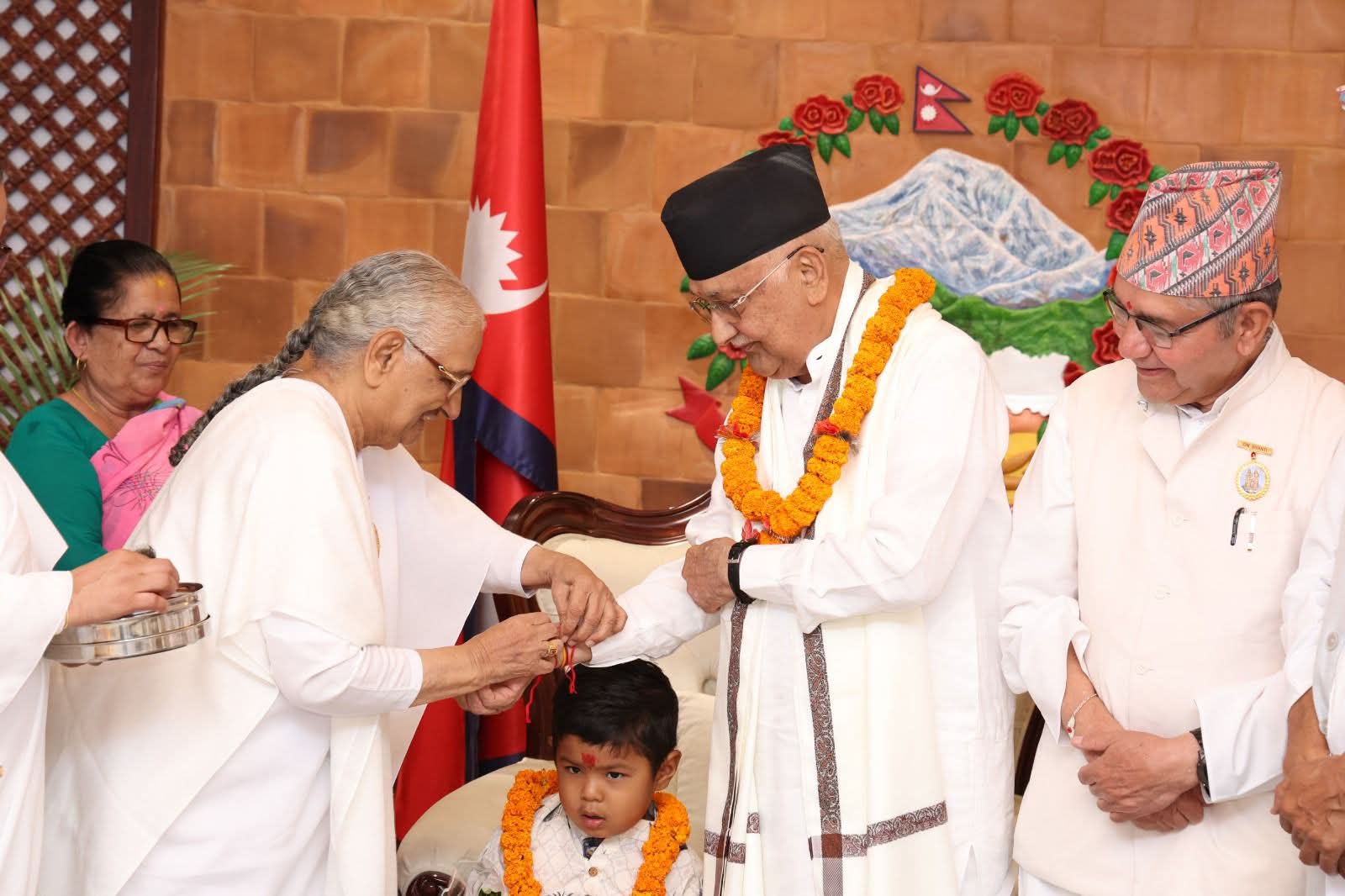प्रधानमन्त्री ओलीद्वारा राखी ग्रहण, देशभर रक्षाबन्धन धारण गरेर मनाइयो पर्व
