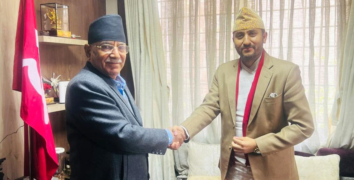 प्रचण्डसँग सञ्चारमन्त्री खरेलको भेटवार्ता