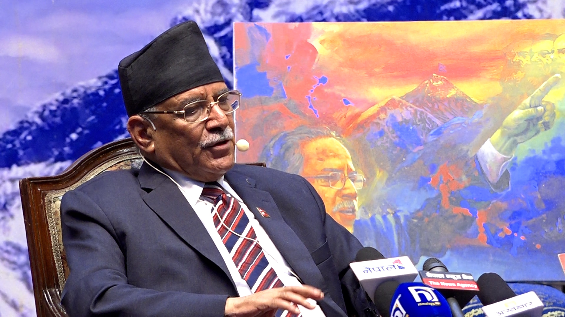 एमाले र प्रधानमन्त्री ओली नै विद्यालय शिक्षा विधेयकको विरुद्धमा : प्रचण्ड
