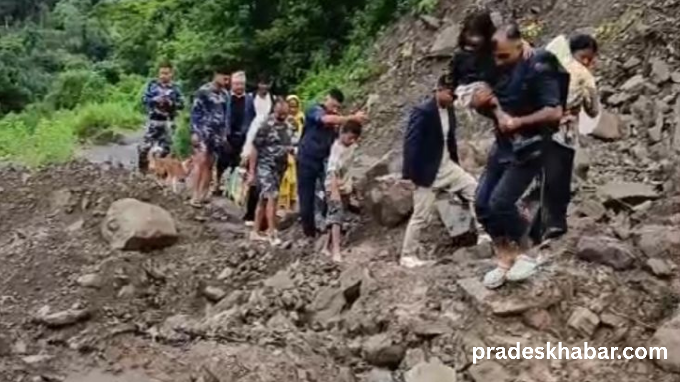 सुनसरीमा पहिरोमा अलपत्र परेका १२ जनाको उद्धार