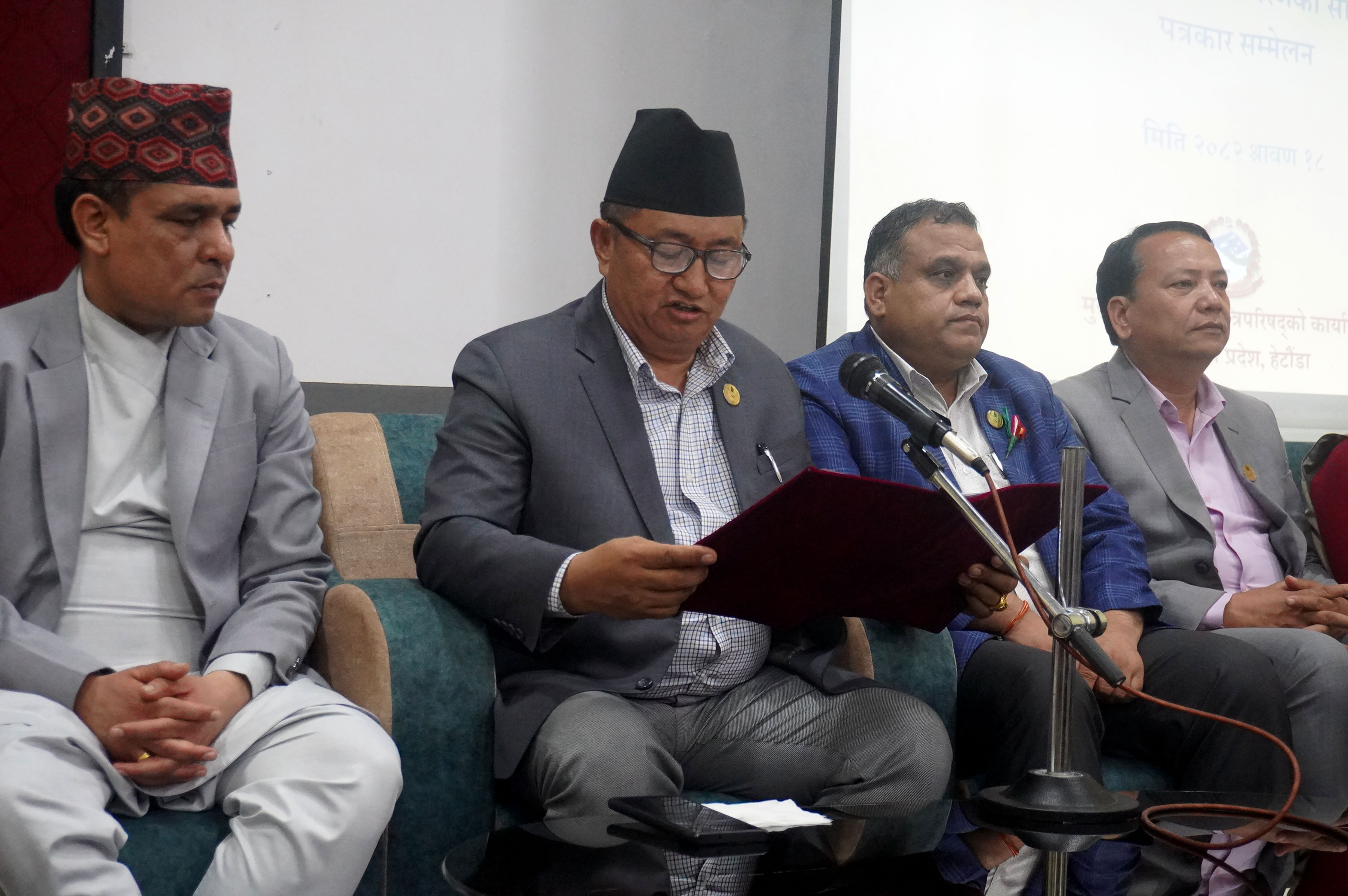 बागमतीका मुख्यमन्त्रीले दिए राजीनामा : भन्छन्,'पराजित हुँदा पनि आत्मग्लानि छैन’