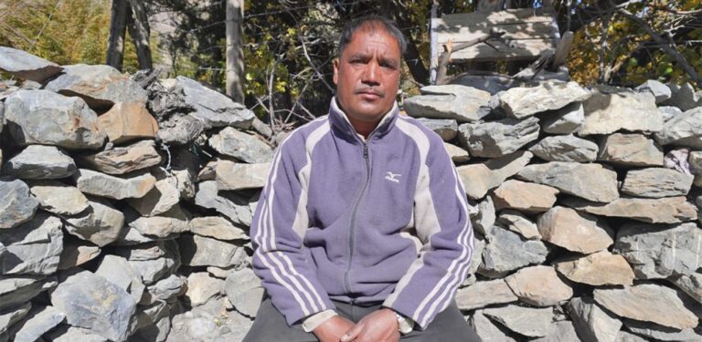 च्याङ्ग्रापालनबाट वार्षिक पाँच लाख कमाउँछन् पूर्णबहादुर नेपाली