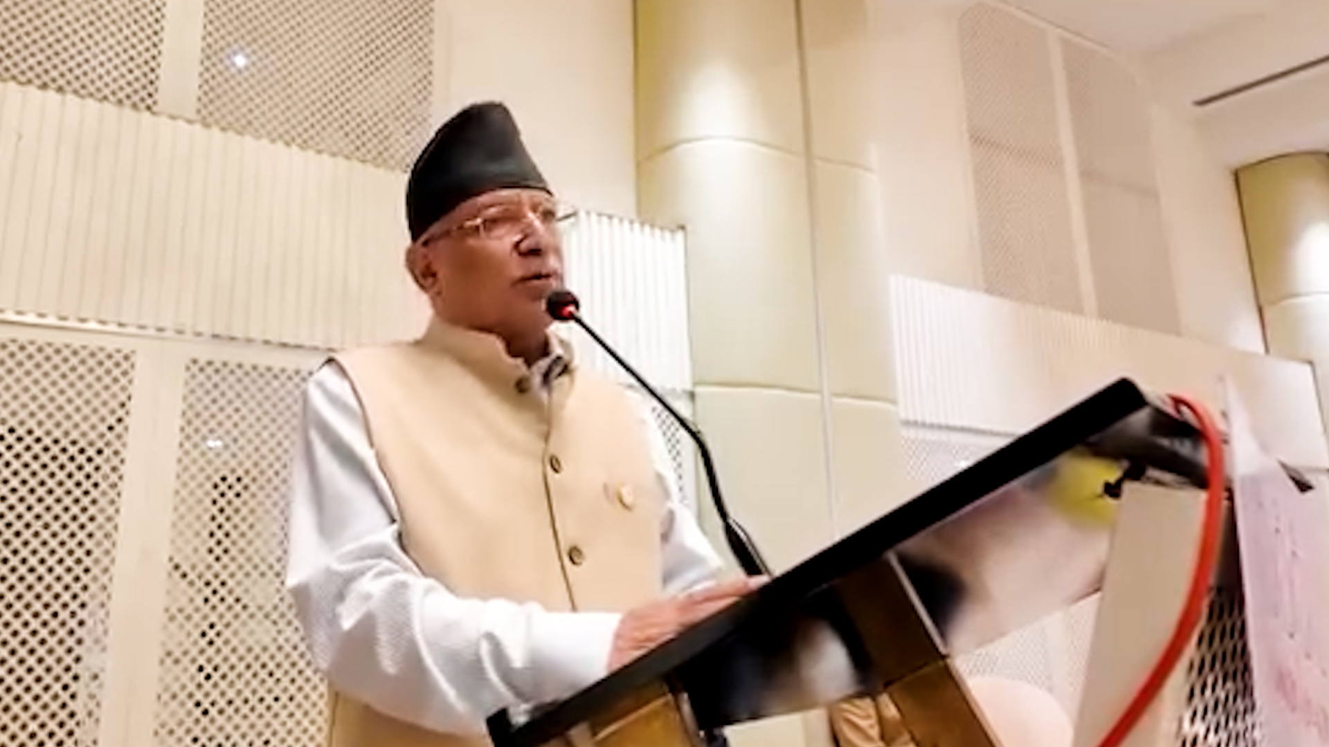 श्रमिक र उत्पीडित वर्गको जीवन व्यवहारमा परिवर्तन जरुरी : प्रचण्ड