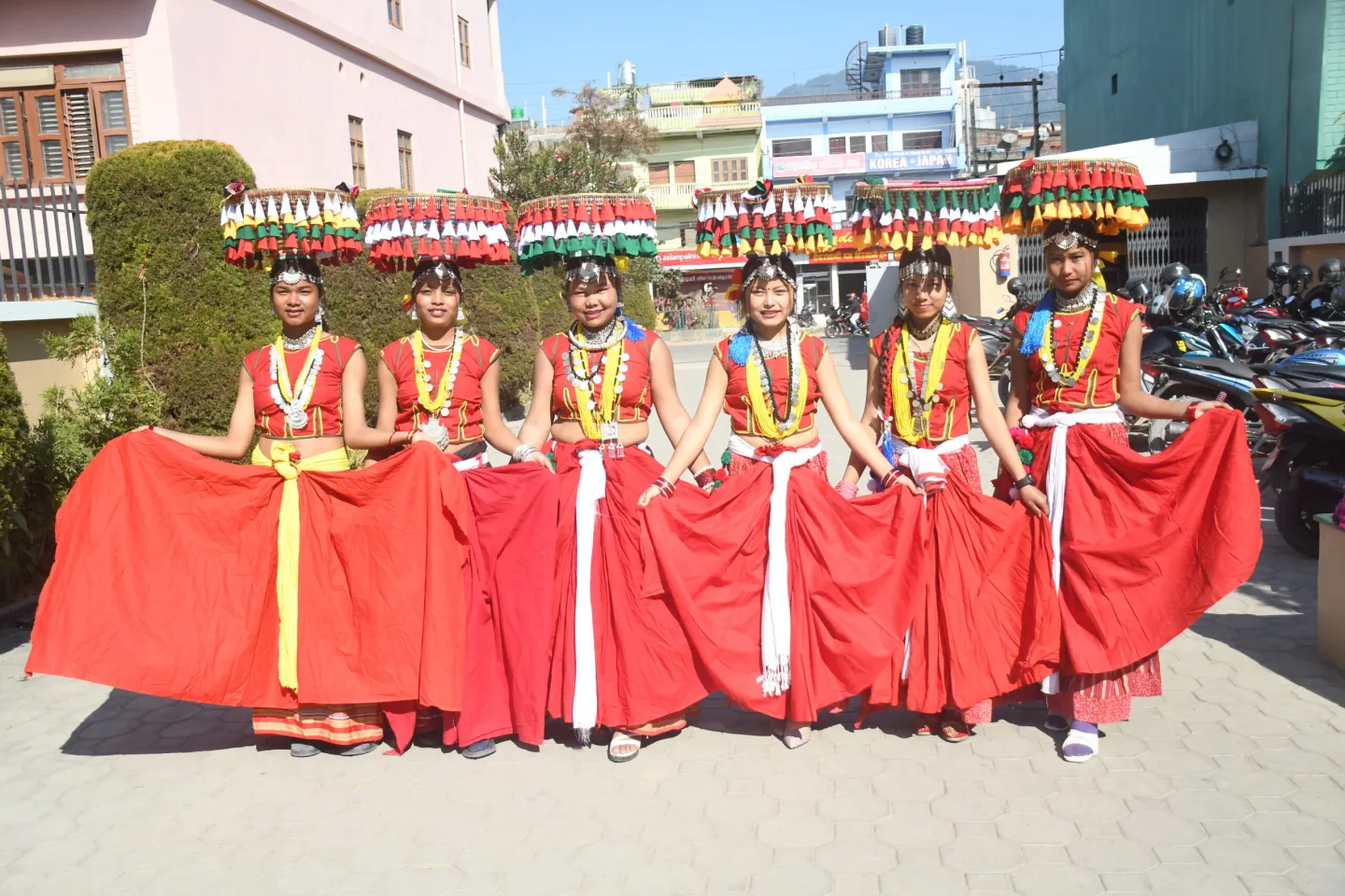 संस्कृति संरक्षणमा थारू समुदायका युवा पुस्ताले अग्रसरता लिन थाले