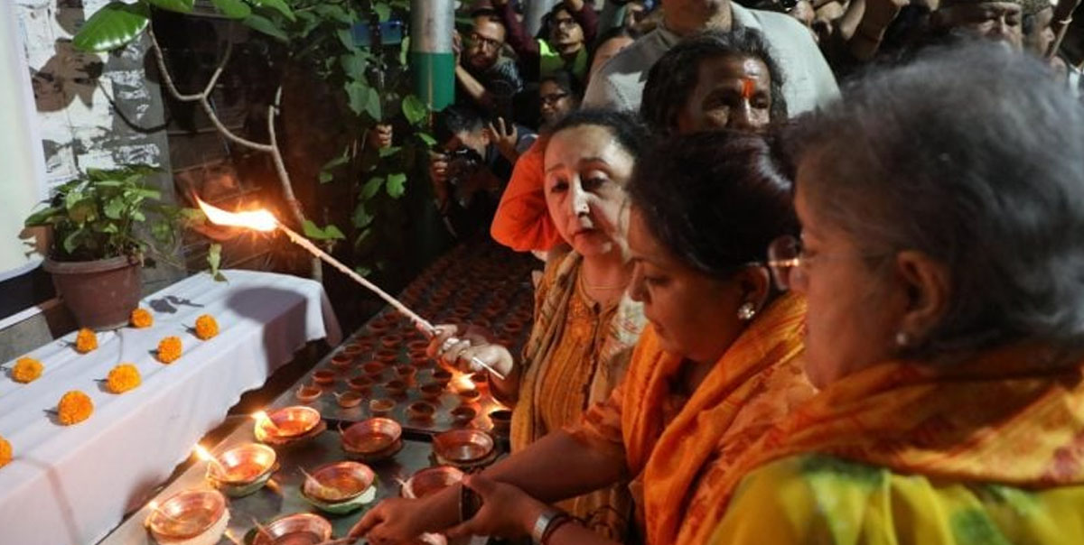 राजपरिवारको सम्झनामा दीप प्रज्वलन, वाईसिएलबाट ढुंगा प्रहार