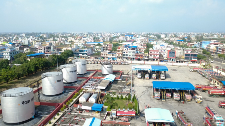 बस्तीबीचमा भलबारी डिपो, अव्यवस्थित पार्किङ र आगलागीको जोखिमले स्थानीय त्रसित