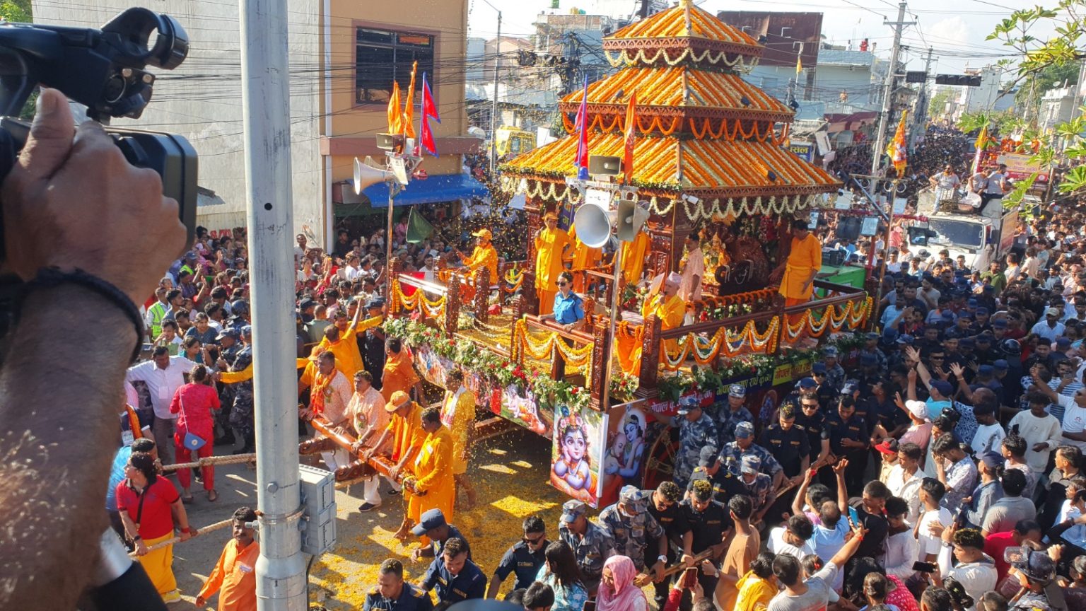 विराटनगरमा राधाकृष्ण रथयात्रा (फोटो फिचर)