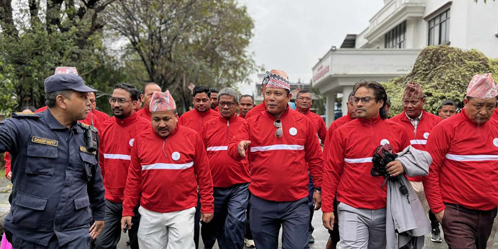 नयाँ पार्टी दर्ताका लागि निर्वाचन आयोग पुगे रेशम चौधरी