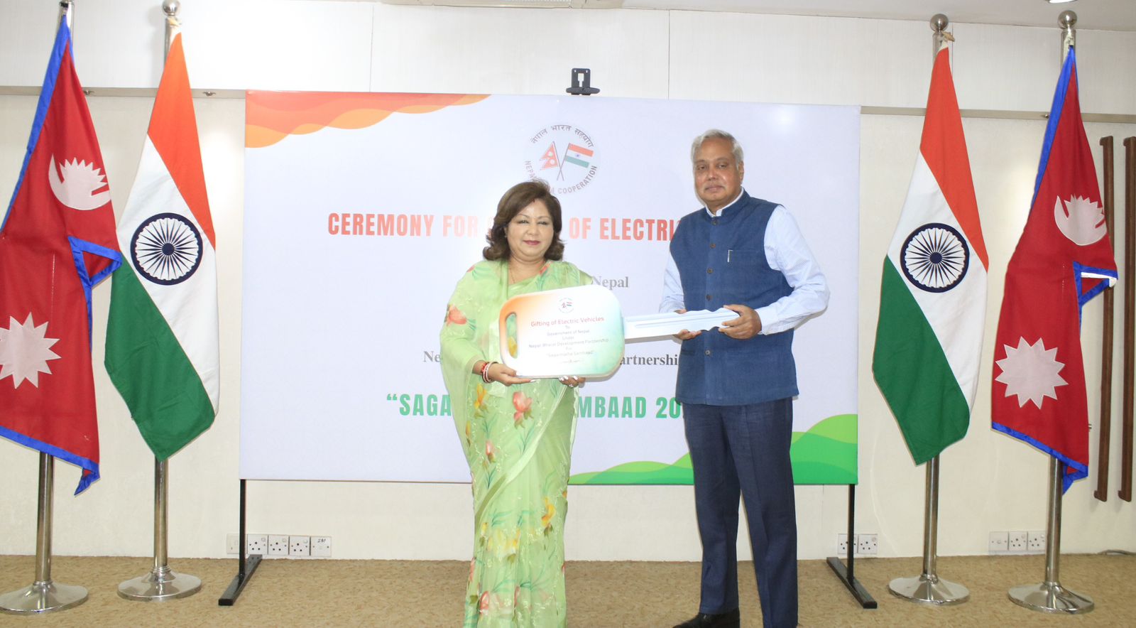 सगरमाथा संवादका लागि भारते दियो १५ थान इभी गाडी
