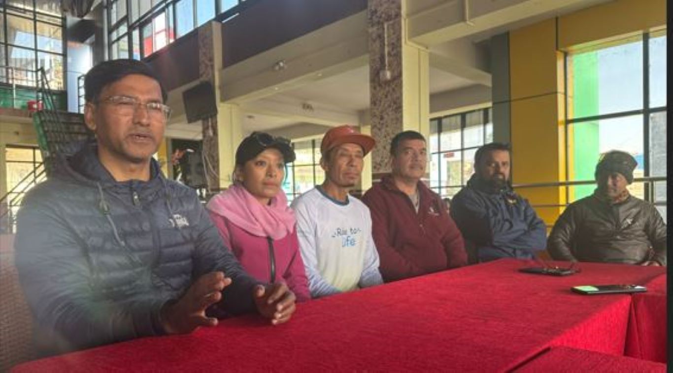 क्यान्सर प्रभावितलाई उपचारमा सहयोग गर्न साइकल यात्रा