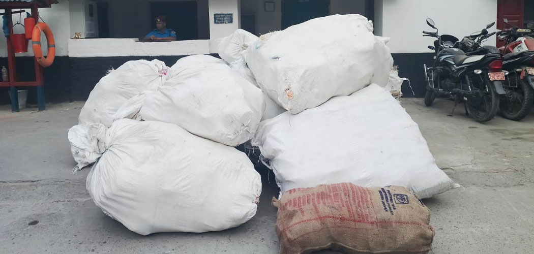 मेचिनगरबाट भन्सार छलिको सामान नियन्त्रणमा