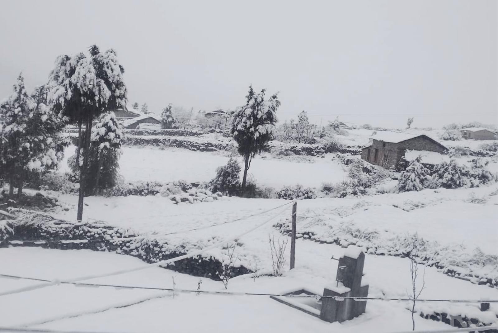 बैतडी र बागलुङमा बाक्लो हिमपात, जनजीवन प्रभावित