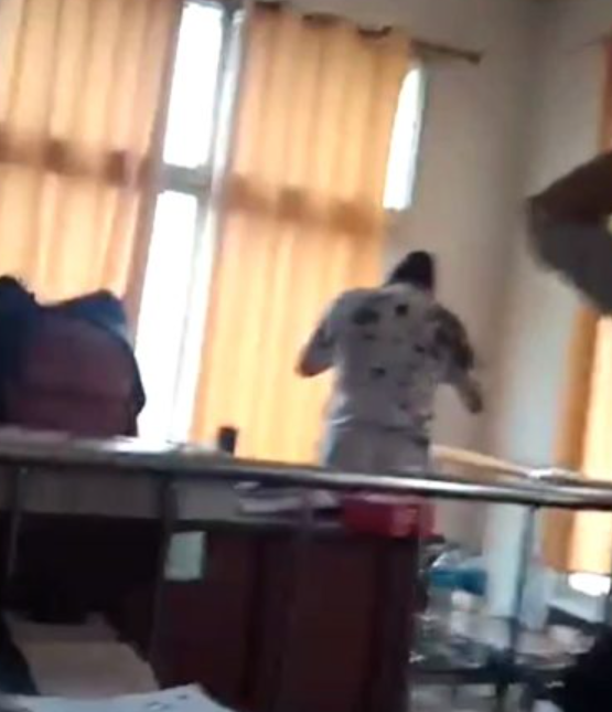 आलमलाई सफाइ दिने न्यायाधीशलाई कालो मोसो