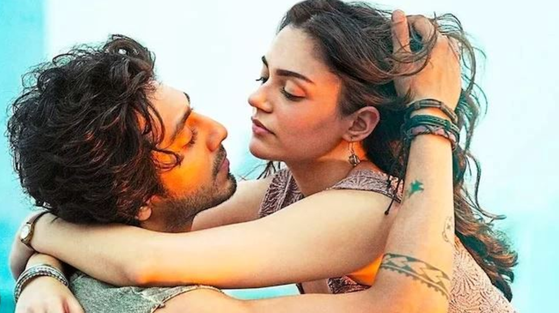 सायरा बन्यो सबैभन्दा बढी कमाउने ‘लभस्टोरी मुभी’, कमाइसक्यो ३२७ करोड