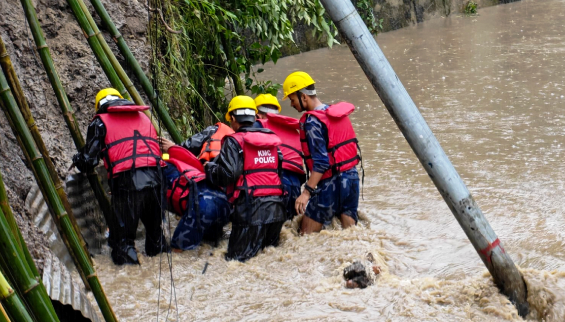 विपद् व्यवस्थापनमा खटिए महानगर प्रहरी