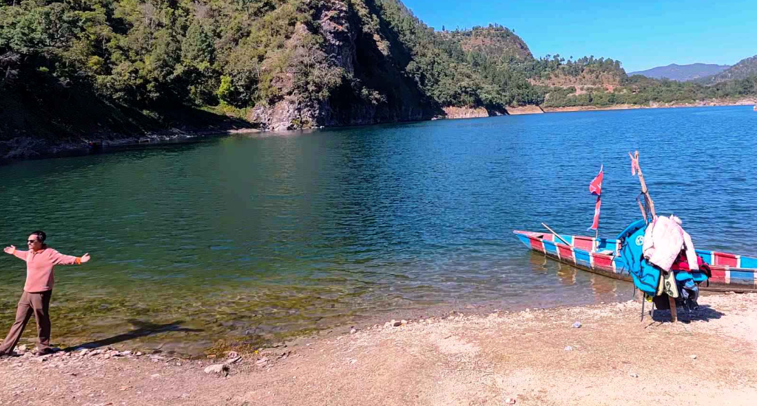 वर्षमा तीन पटक रंग बदल्ने मनमोहक कुपिण्डे दह (तस्बिर)