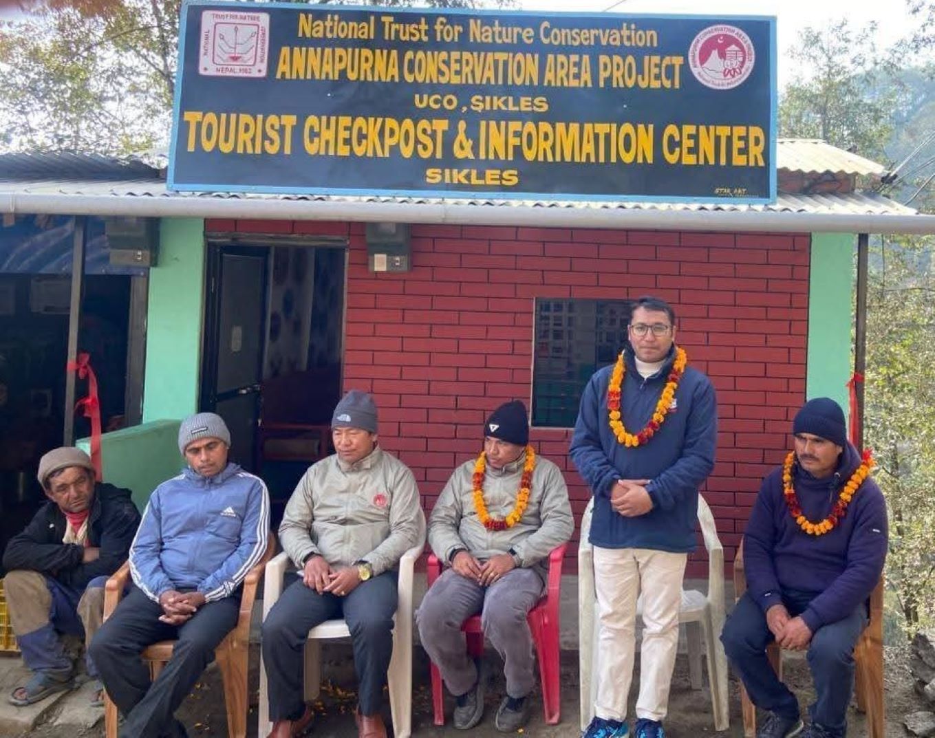 पर्यटकलाई जानकारी दिन सिक्लेसमा सूचना केन्द्र