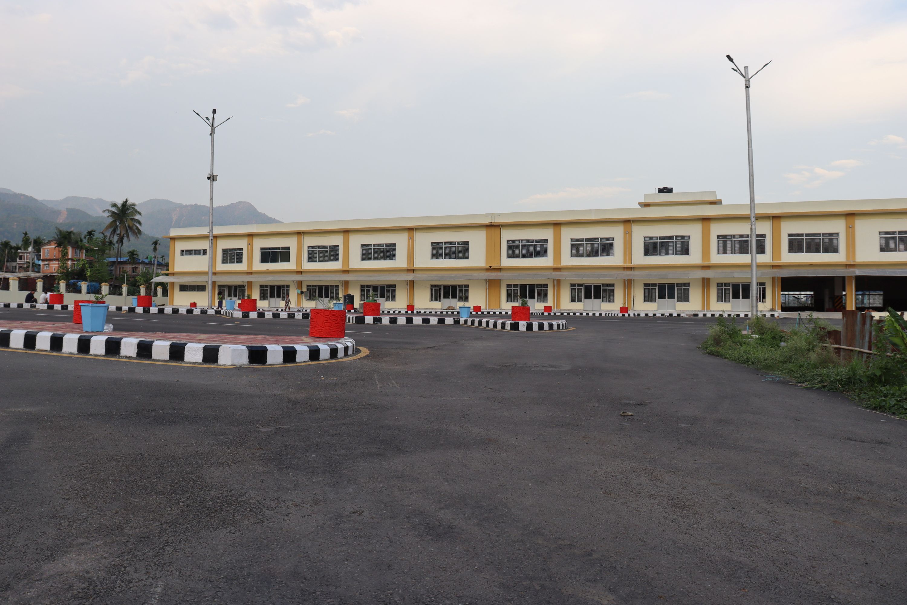 धरानमा २३ करोड १५ लाखको लागतमा बनेको स्मार्ट बसपार्क चाँडै सञ्चालनमा आउँदै