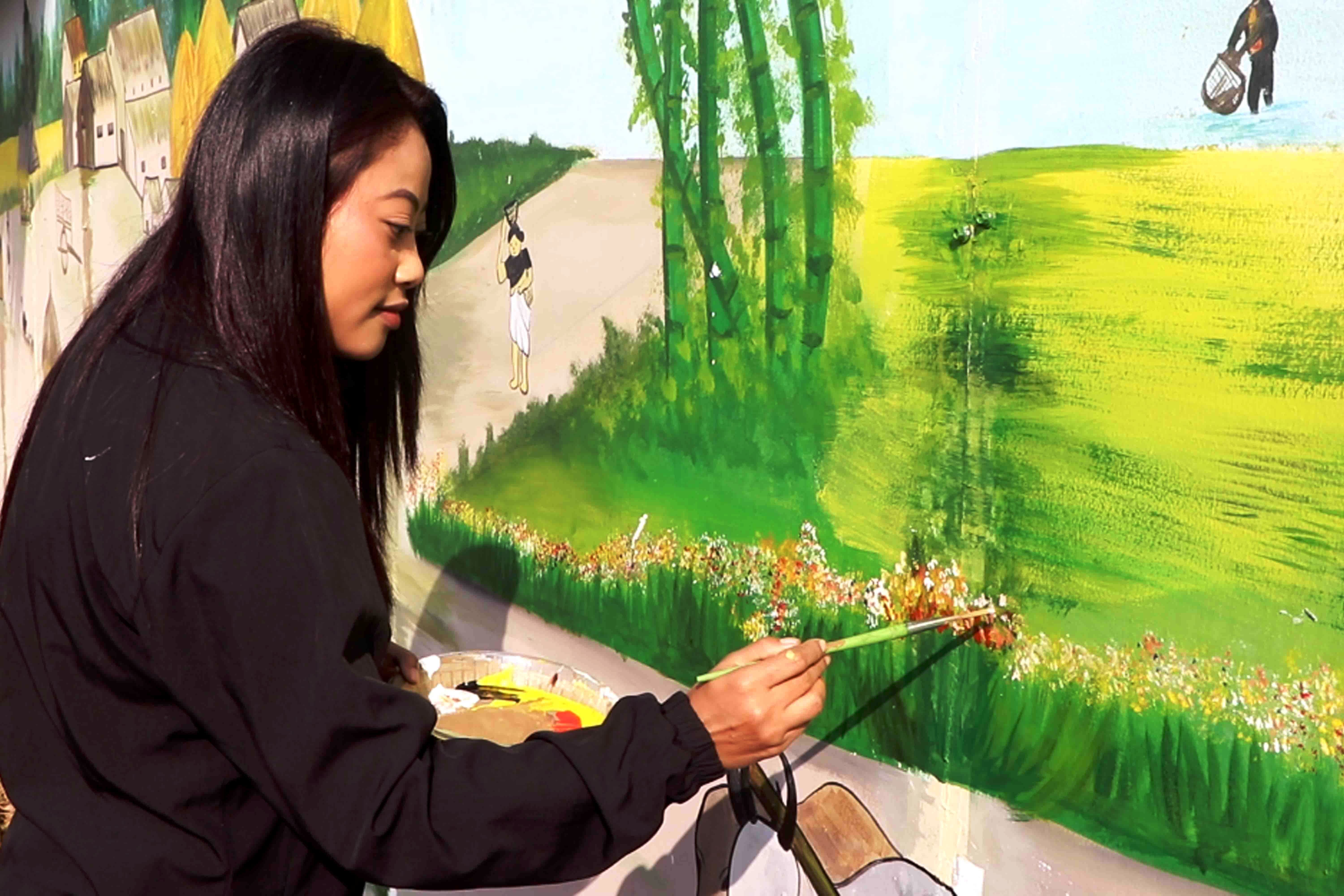 रङमार्फत थारु संस्कृति जोगाउँदै सोमिना