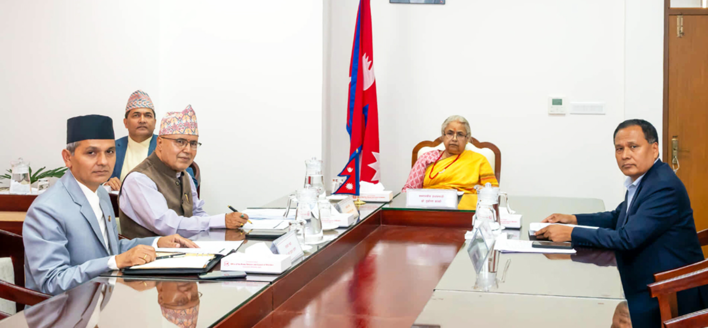 व्यापारी भट्टसँग नजिकिएका राजस्व सचिव घिमिरेको सरुवा