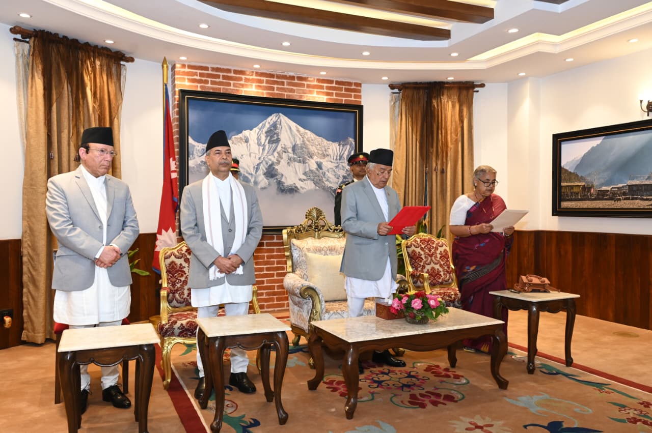 नवनियुक्त प्रधानमन्त्री कार्कीले लिइन् सपथ