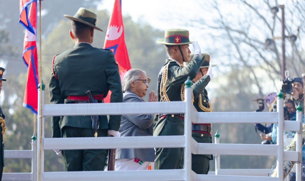 प्रधानमन्त्रीद्वारा लैनचौर पुगेर शहीदको शालिकमा माल्यार्पण