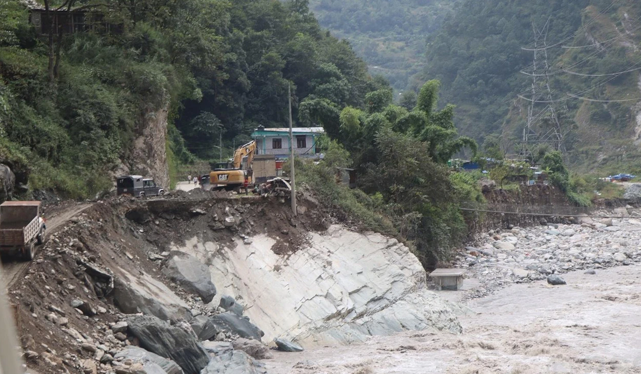 कालीगण्डकी बाढीले तातोपानी कुण्डमा एक करोडको पूर्वाधार ध्वस्त
