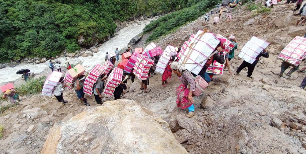 दसैँलक्षित सामान चीन-नेपालका नाकामै रोकिए