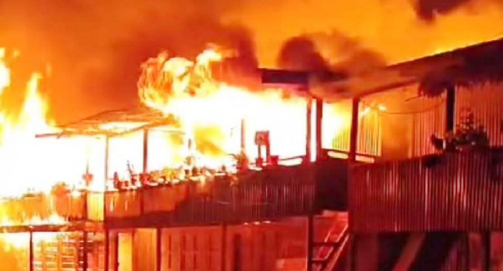 ताप्लेजुङको तेम्बा बजारमा मध्यराति आगलागी: चार घर जलेर नष्ट