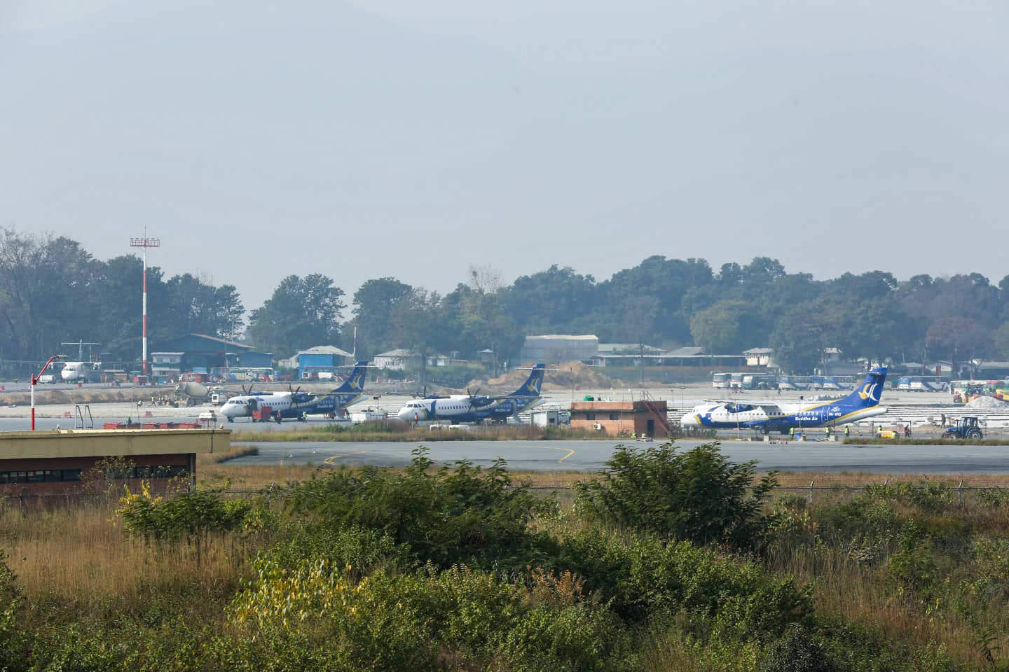 दायाँ इञ्जिनमा आगलागीको सङ्केत देखिएको जहाज सुरक्षित अवतरण