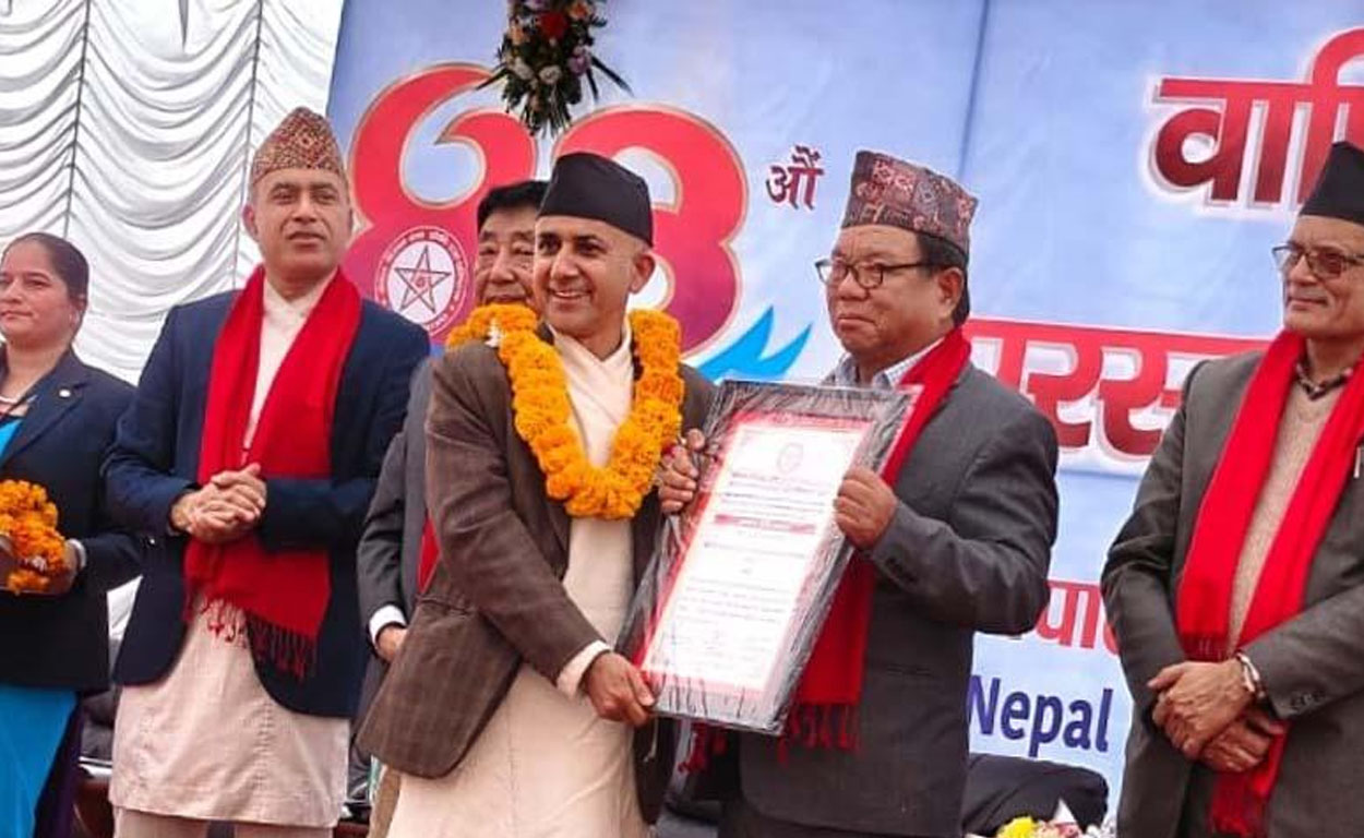 बाँस प्रवर्द्धनमा लागेको दिक्तेल रुपाकोट नगरपालिका पुरस्कृत