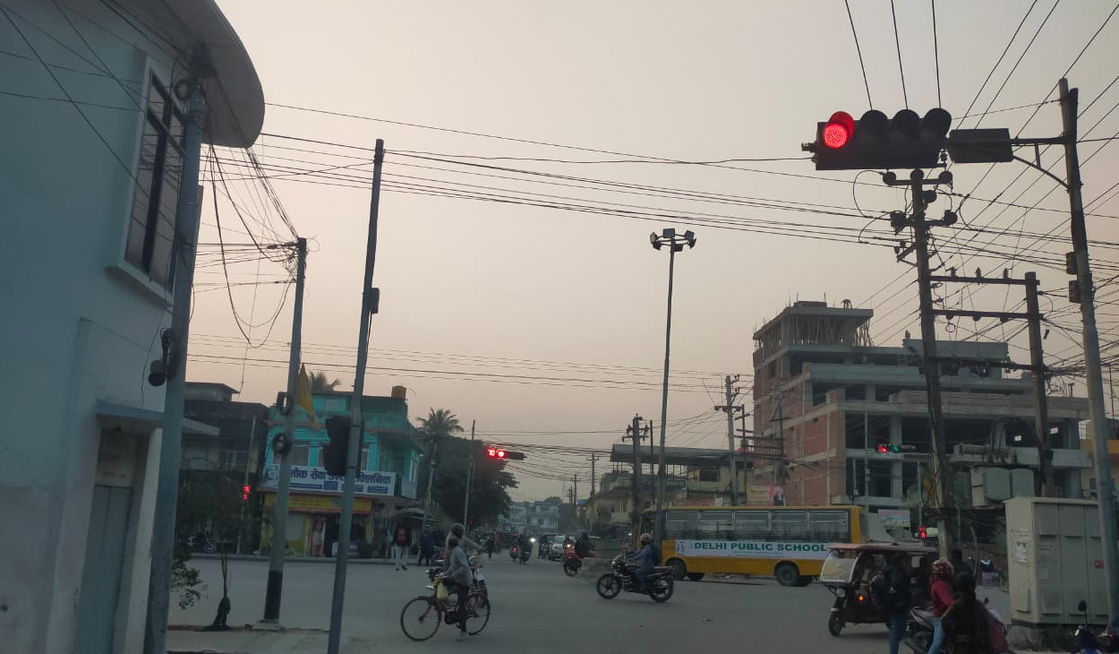 चार महिनापछि बरगाछीमा ट्राफिक लाइट बल्यो, विराटनगरको ट्राफिक व्यवस्थापनमा राहत
