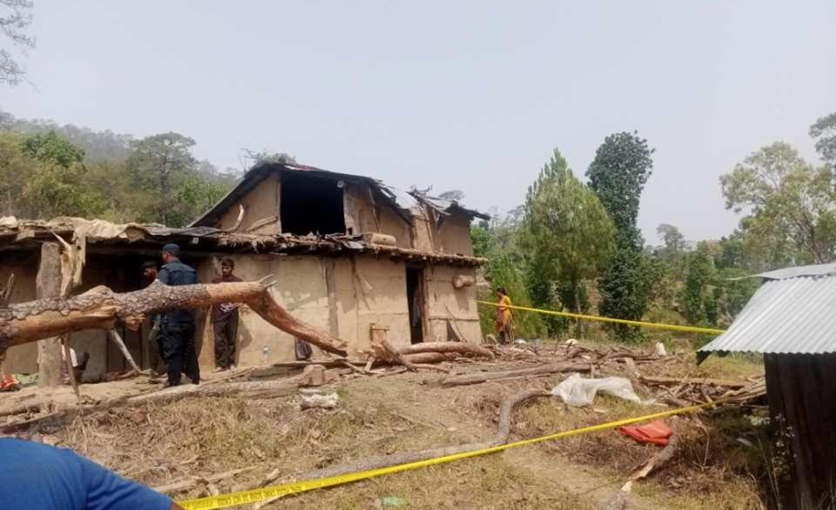 हुरीले ढलेको रुख घरमा बजारिँदा बुहारीको मुत्यु, सासु गम्भीर
