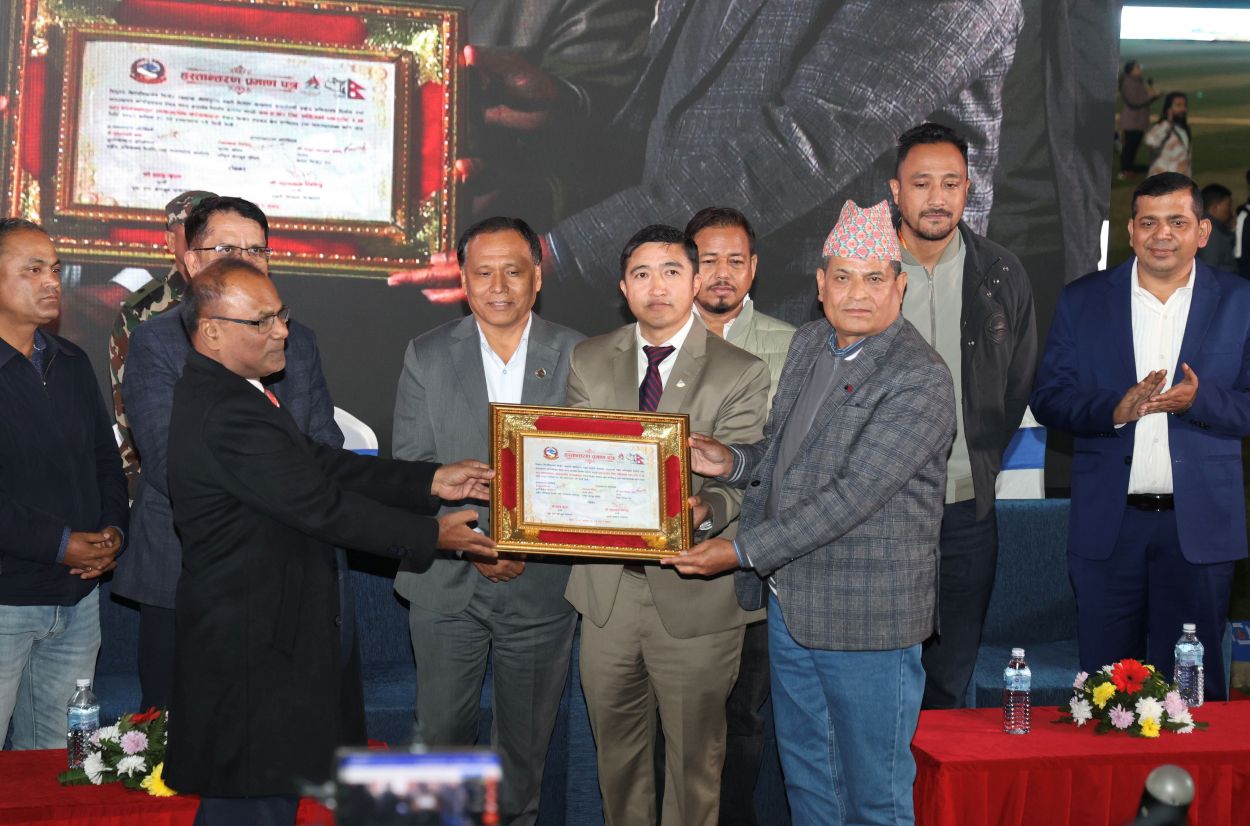 त्रिवि क्रिकेट मैदानको प्यारापिट र फ्लडलाइट क्यानलाई हस्तान्तरण (तस्विरहरुसहित)