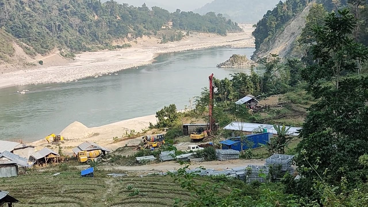 उदयपुर र दक्षिणी खोटाङ जोड्ने  गरी बंशिलाघाटमा बेलिब्रिज जडान सुरु
