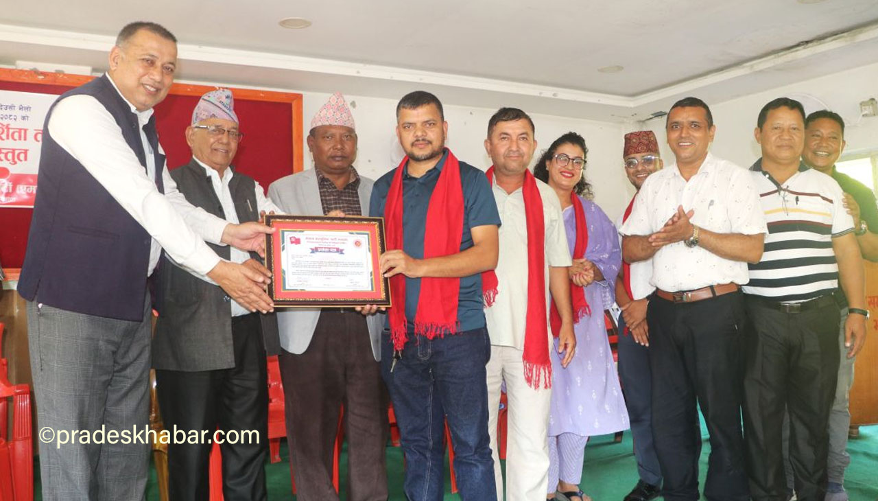 सामूहिक देउसी खेलेको एमाले बिर्तामोडले आय–व्यय सार्वजनिक गर्‍यो, १ लाख ४७ हजार बचत