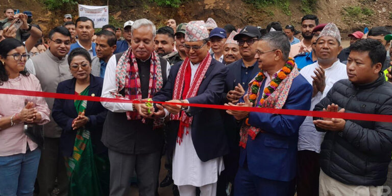 इलाममा भौतिक पूर्वाधारमन्त्रीद्वारा बेलिब्रिज उद्घाटन