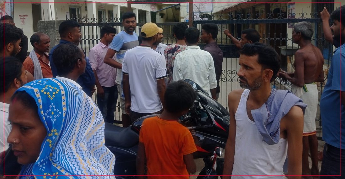 दुई शिशुको मृत्युपछि स्थानीयले स्वास्थ्य केन्द्र र नगरपालिकामा लगाए तालाबन्दी,