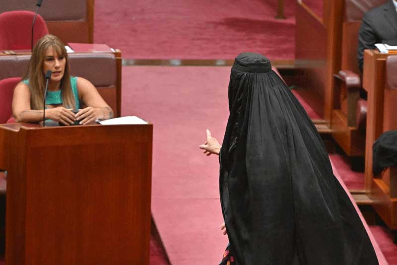 बुर्का लगाएर विरोध गरेकी अस्ट्रेलियाली सिनेटर वर्षभरका लागि निलम्बित