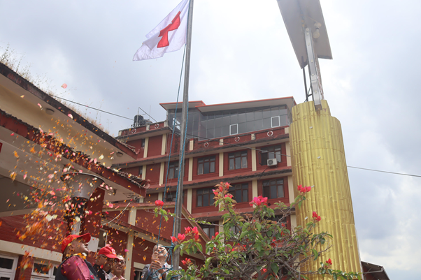 झन्डोत्तोलन गर्दै मनाइयो नेपाल रेडक्रस स्थापना दिवस