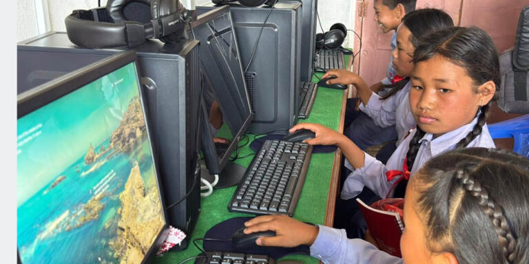विद्यालयमा ‘इ लर्निङ कक्ष’ सञ्चालन गर्न सहयोग गर्दै ईश्वर मन्दिर