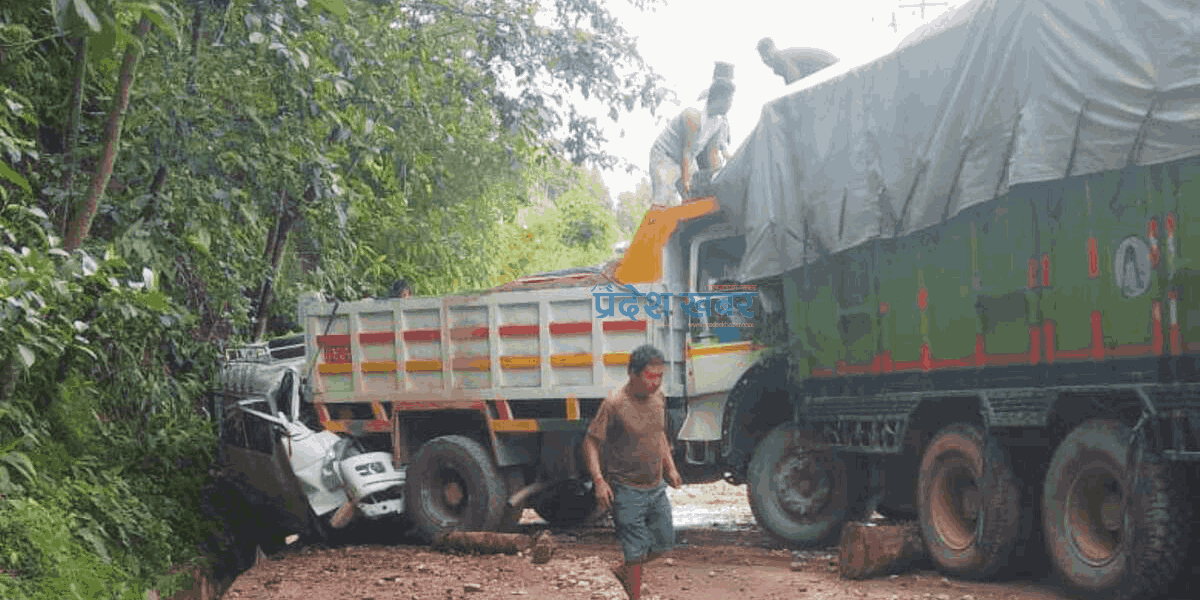 धनकुटामा चारवटा सवारी दुर्घटना भएपछि सडक अवरुद्ध