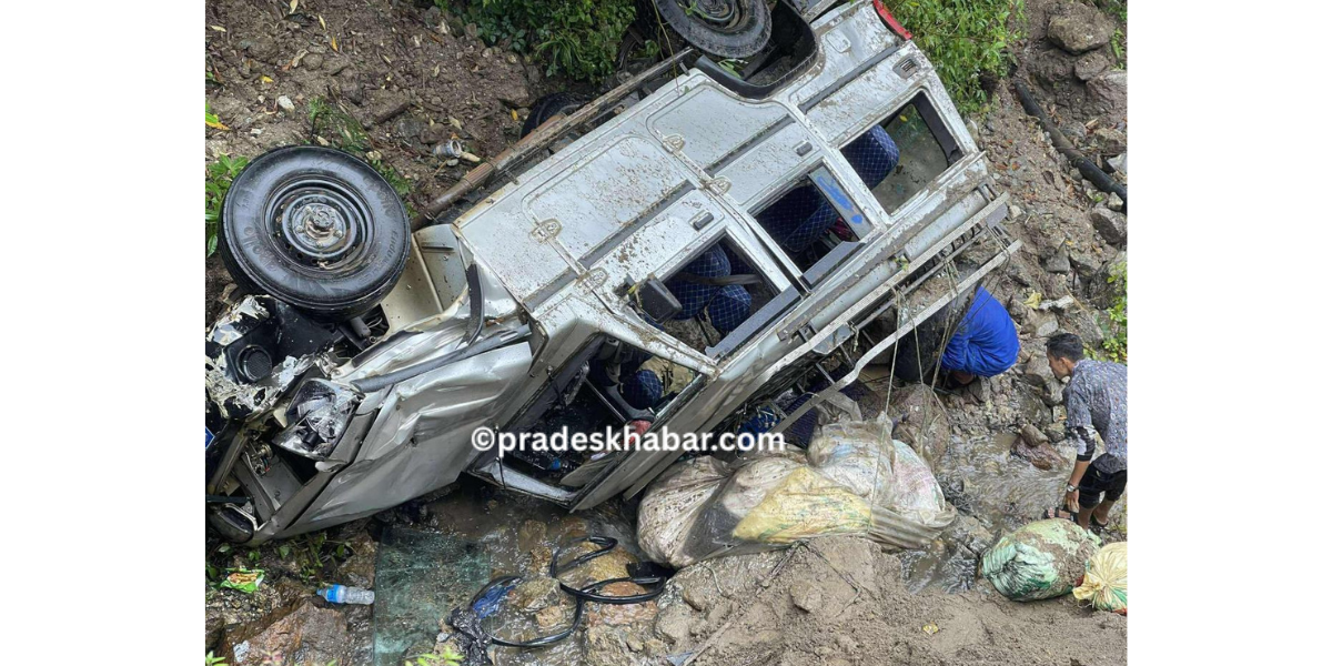 इलाममा बोलेरो गाडी र मोटरसाइकल ठोकिँदा १० जना घाइते