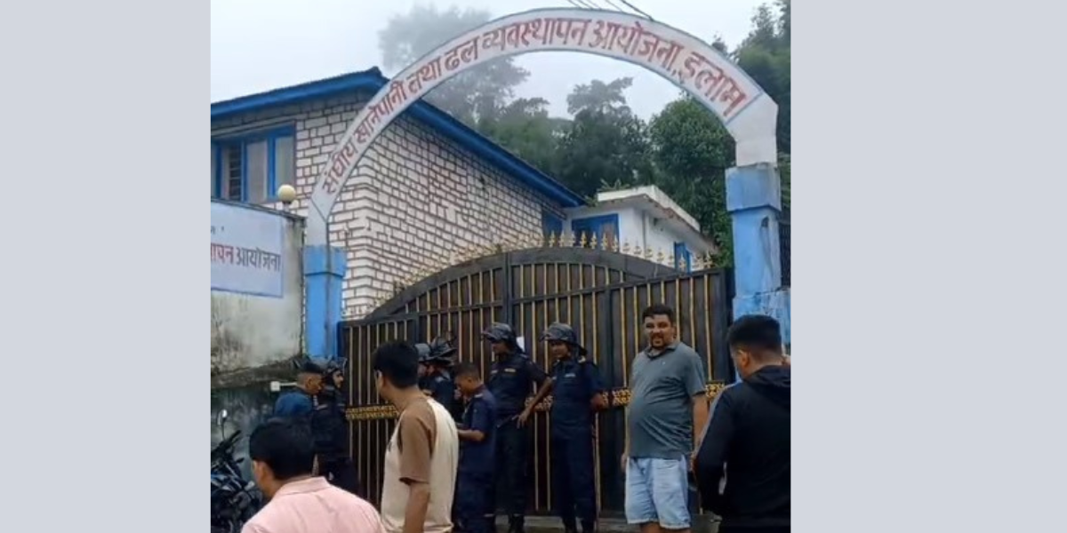 संघीय खानेपानी तथा ढल व्यवस्थापन आयोजनाको कार्यालय इलाममा तालाबन्दी