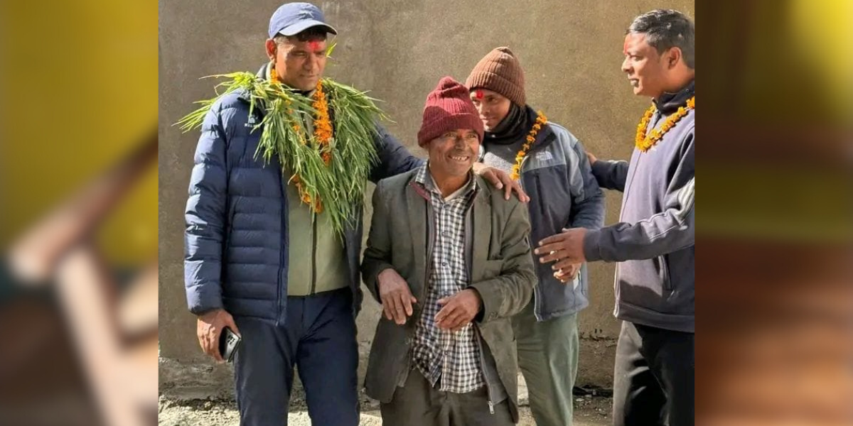 घरदैलो अभियानमा व्यस्त एमाले उम्मेदवार थापा