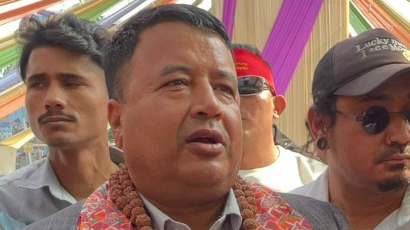 समानान्तर राज्यको अभ्यास गर्ने कार्य बेठिक : महेश बस्नेत