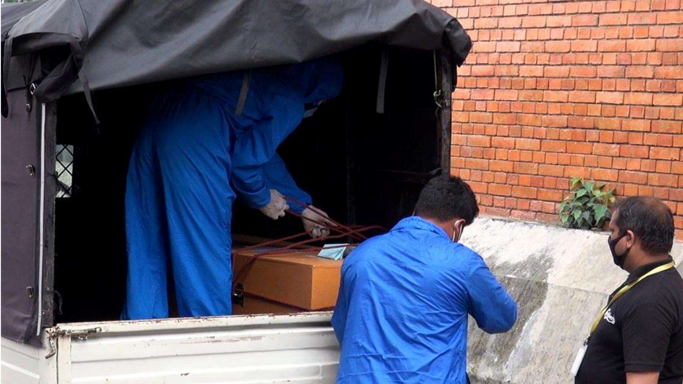 रेमिट्यान्स खातामा, शव बाकसमा